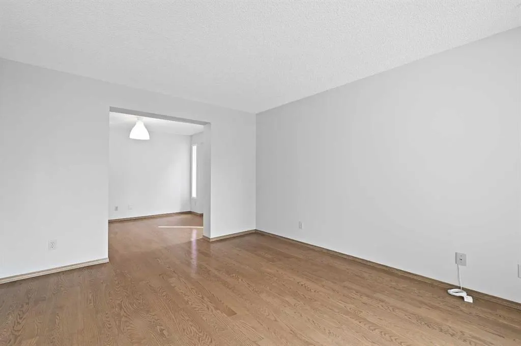 8 Edgeridge Way NW