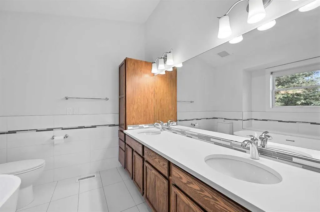 8 Edgeridge Way NW