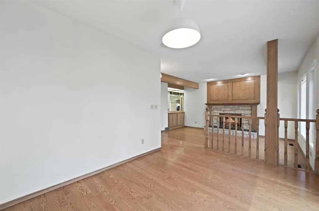 8 Edgeridge Way NW