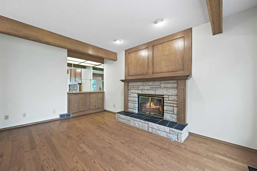 8 Edgeridge Way NW