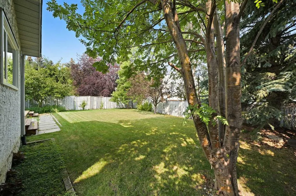 8 Edgeridge Way NW