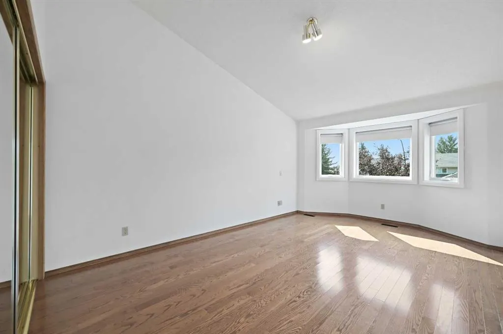 8 Edgeridge Way NW