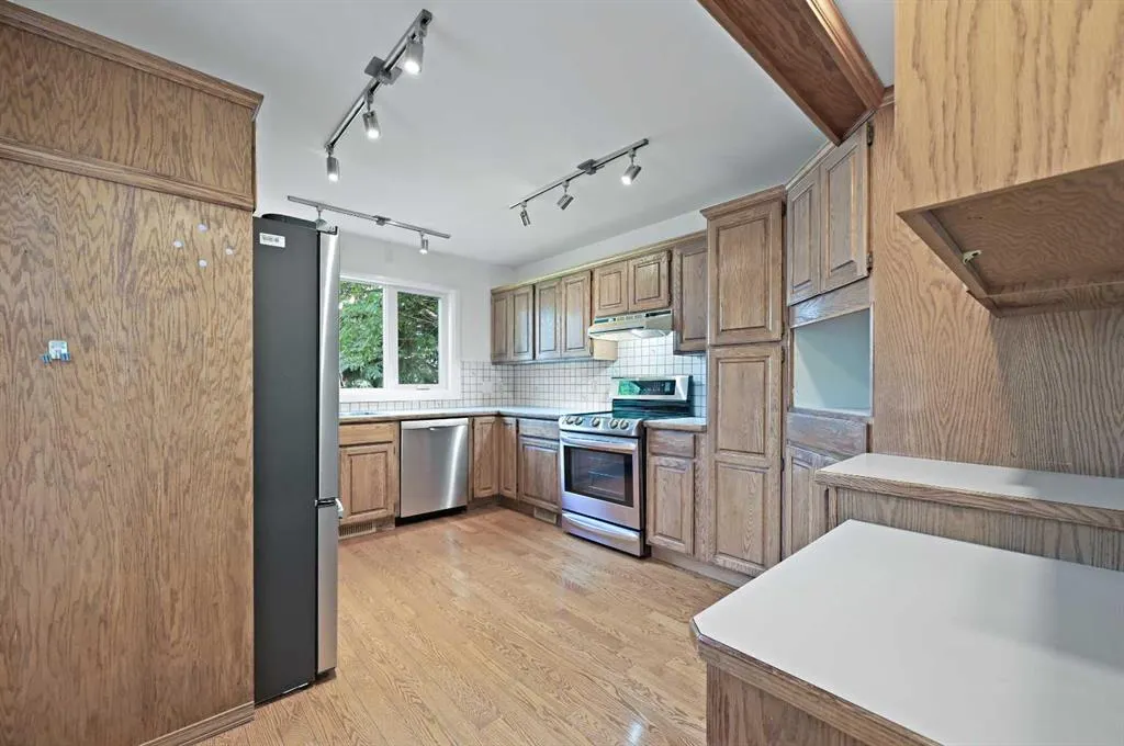 8 Edgeridge Way NW