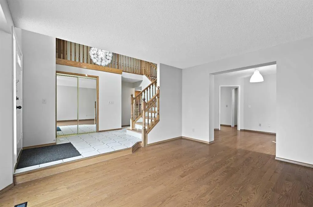 8 Edgeridge Way NW