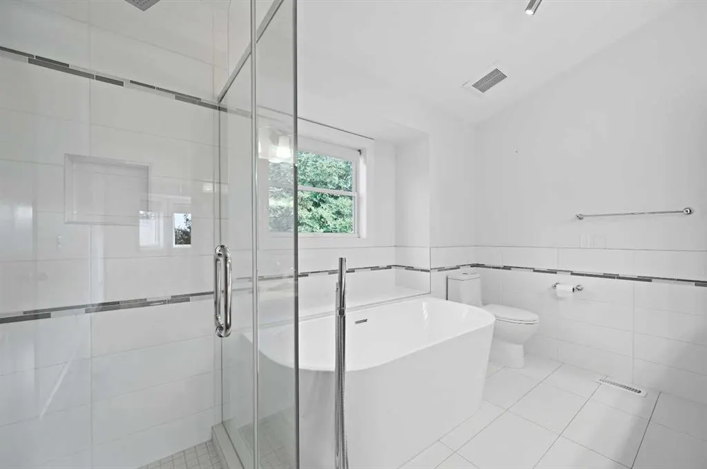 8 Edgeridge Way NW