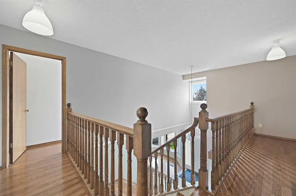 8 Edgeridge Way NW