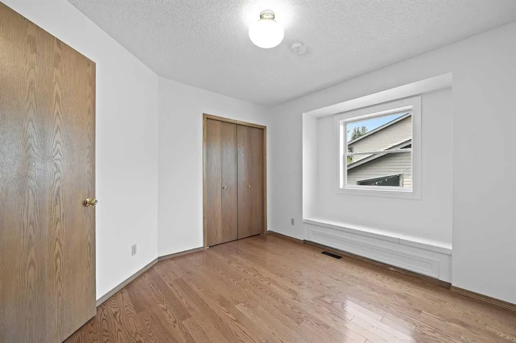 8 Edgeridge Way NW