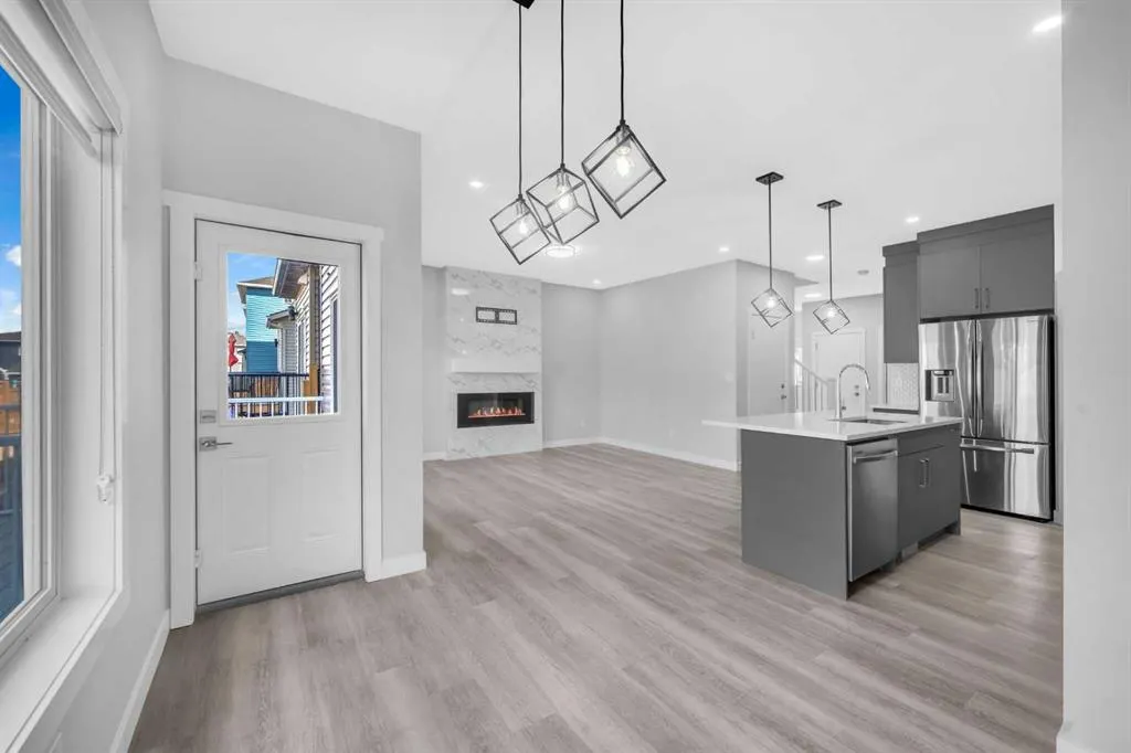 430 Corner Meadows Way NE
