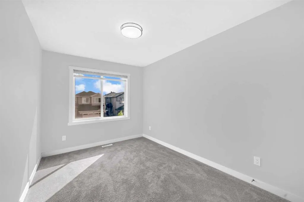 430 Corner Meadows Way NE