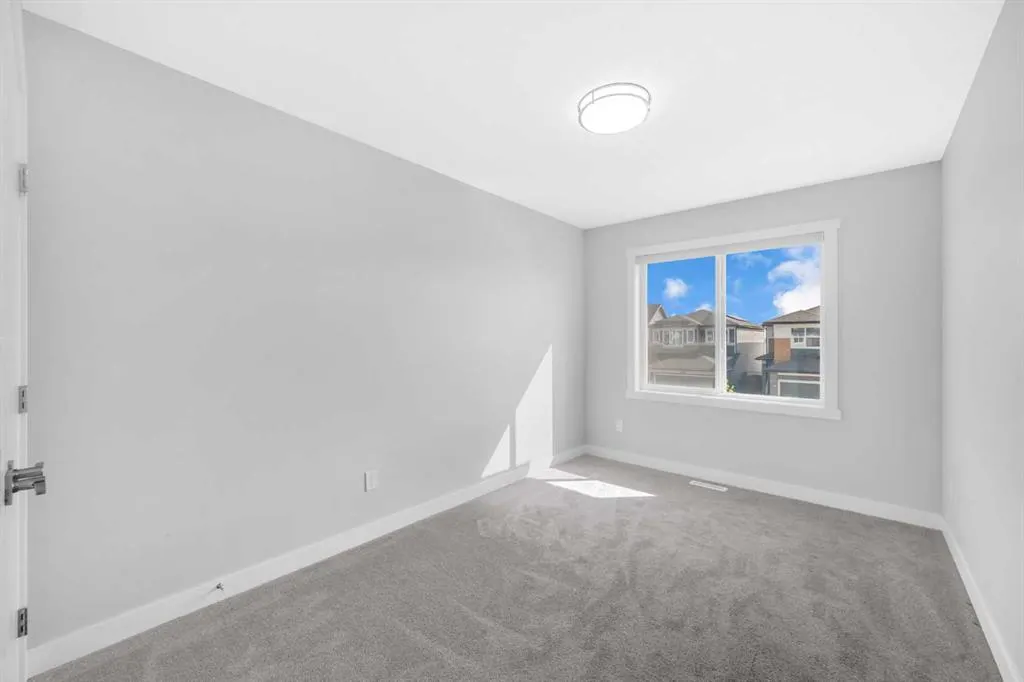 430 Corner Meadows Way NE