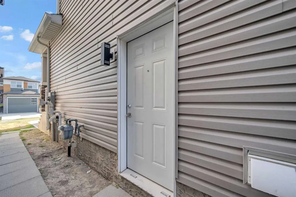 430 Corner Meadows Way NE