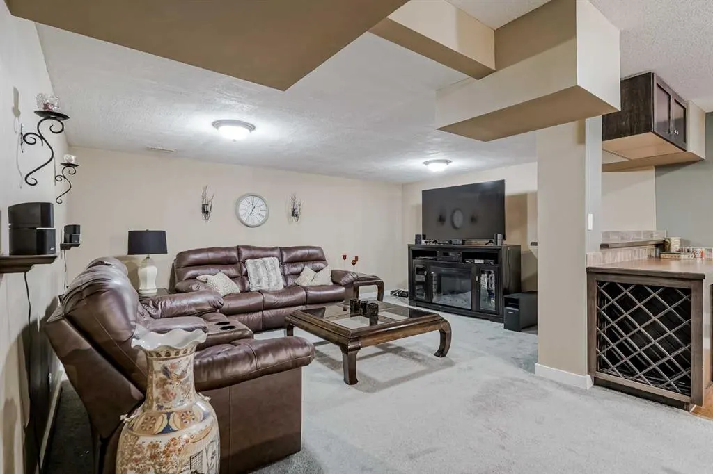 48 Chapala Square SE