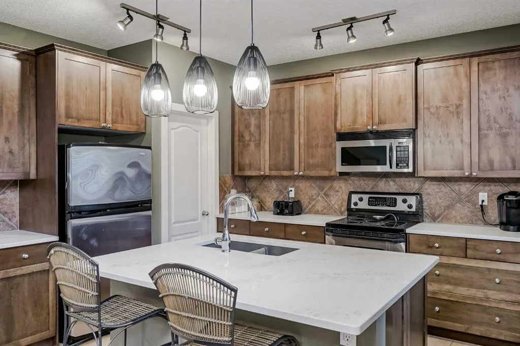 48 Chapala Square SE