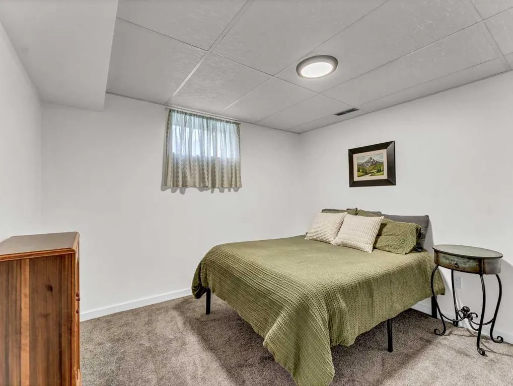 5 Noble Court SW