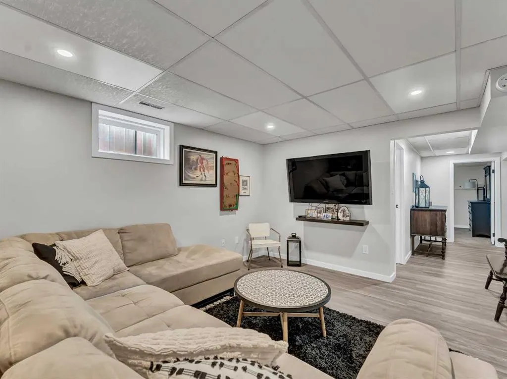 5 Noble Court SW