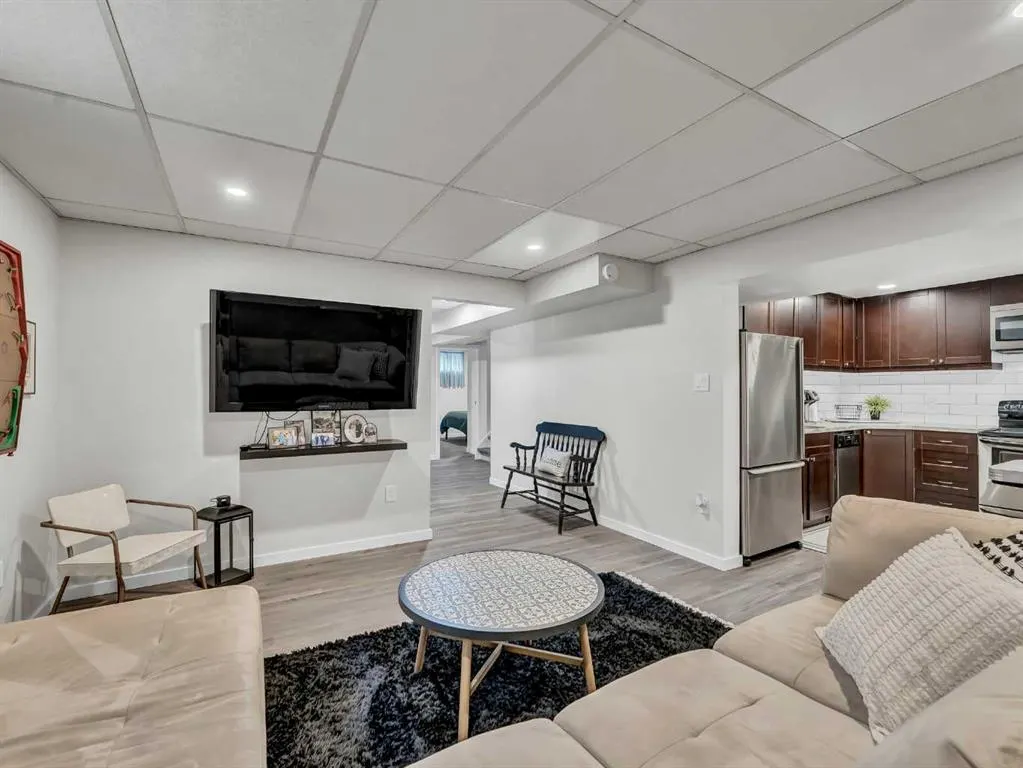 5 Noble Court SW