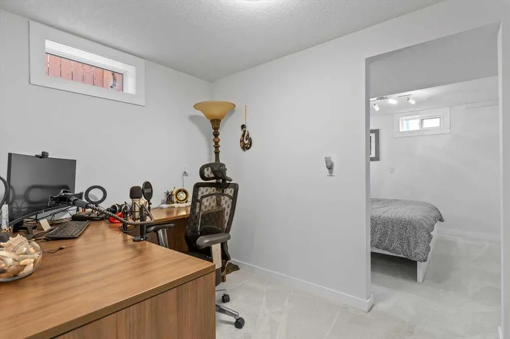 343 Queen Tamara Way SE