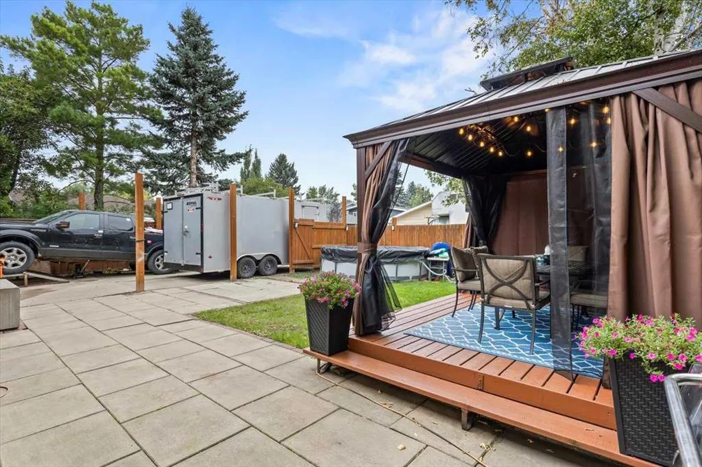 343 Queen Tamara Way SE