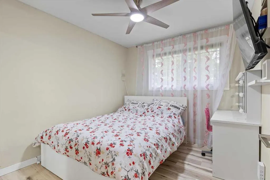 343 Queen Tamara Way SE