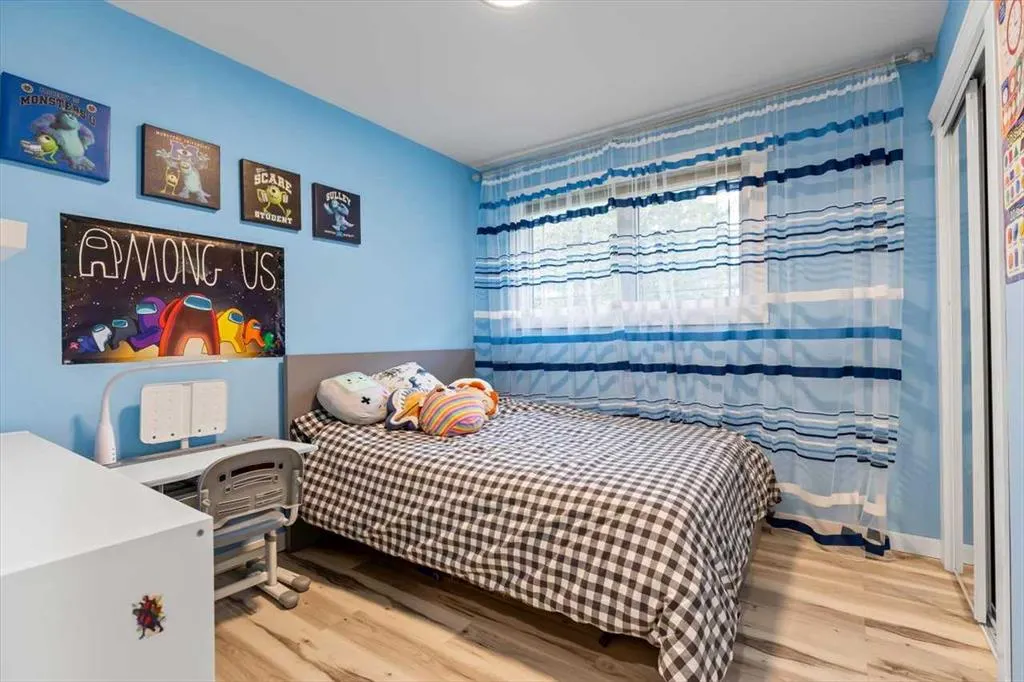 343 Queen Tamara Way SE
