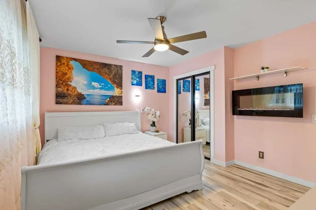 343 Queen Tamara Way SE