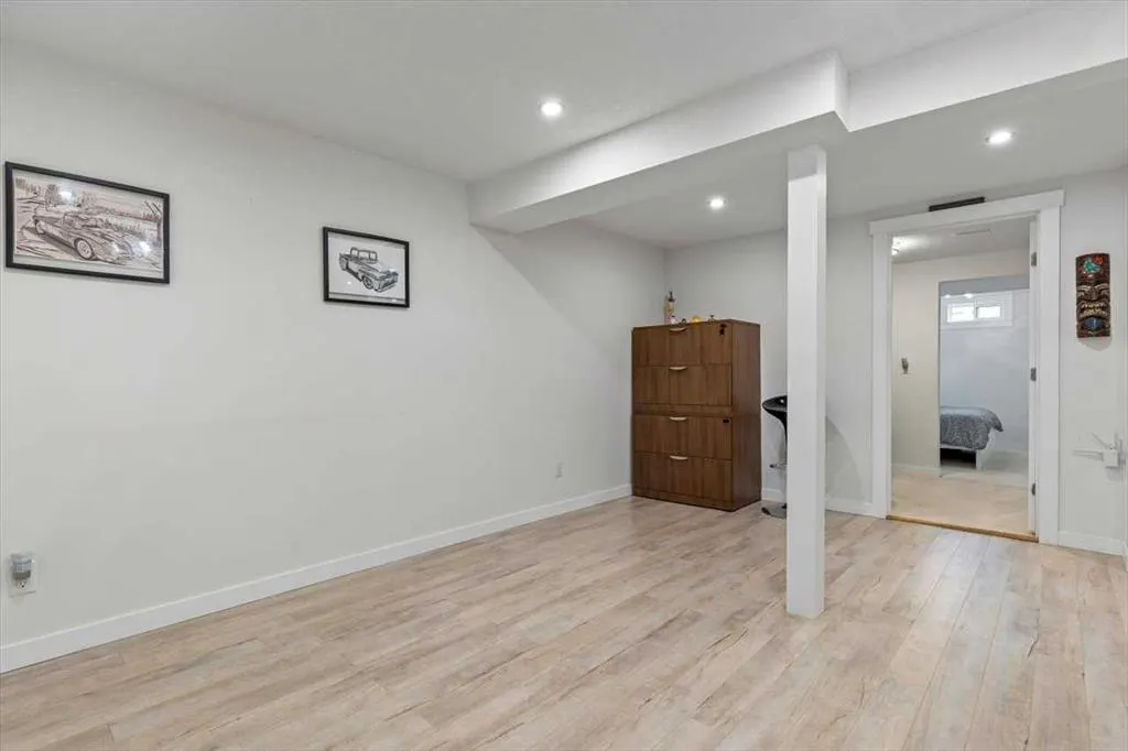 343 Queen Tamara Way SE
