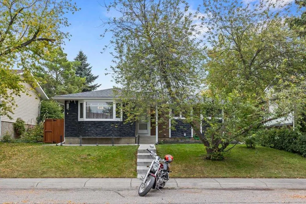 343 Queen Tamara Way SE