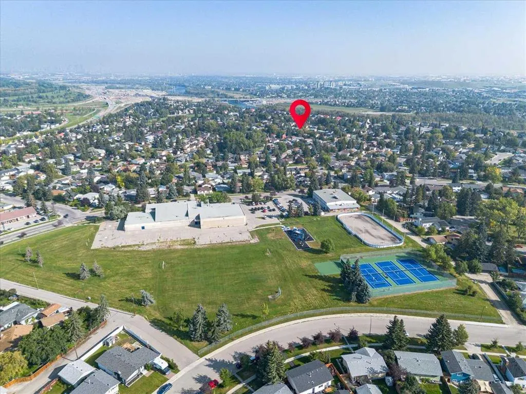 343 Queen Tamara Way SE