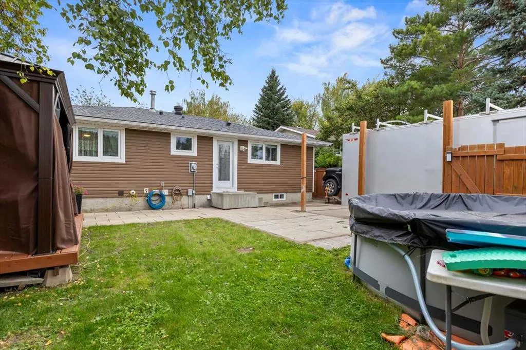 343 Queen Tamara Way SE