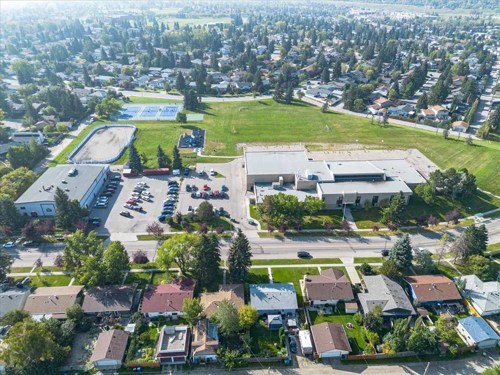343 Queen Tamara Way SE