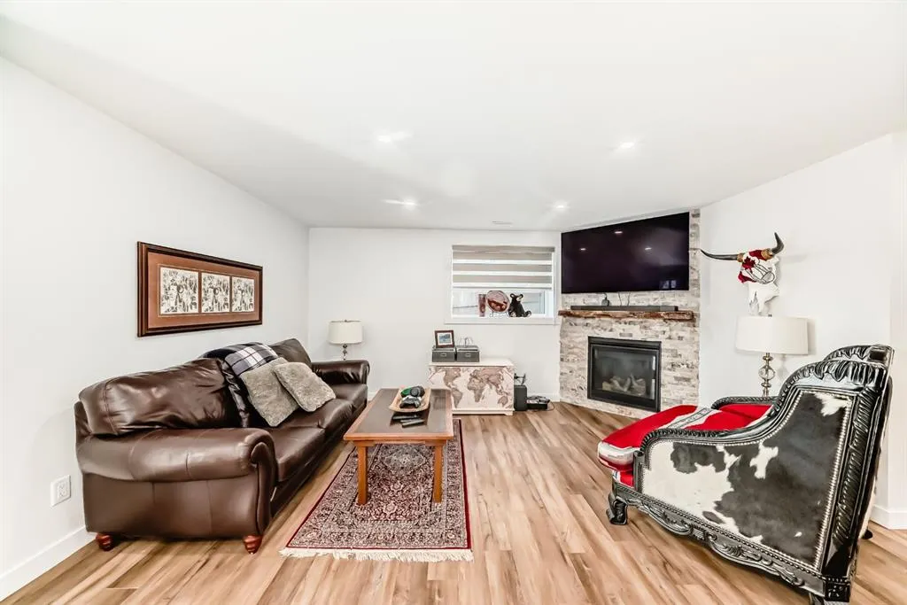 56 Greywolf Road N