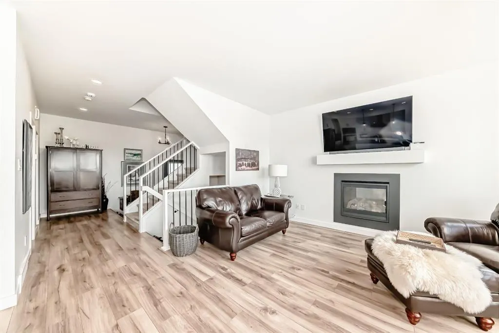 56 Greywolf Road N