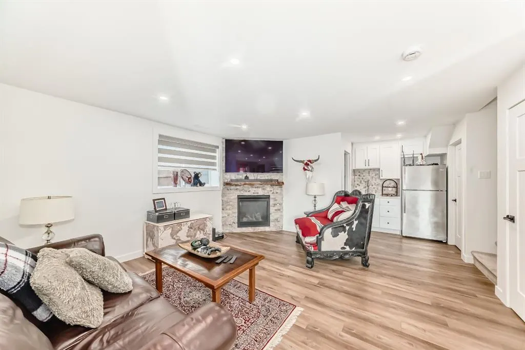 56 Greywolf Road N