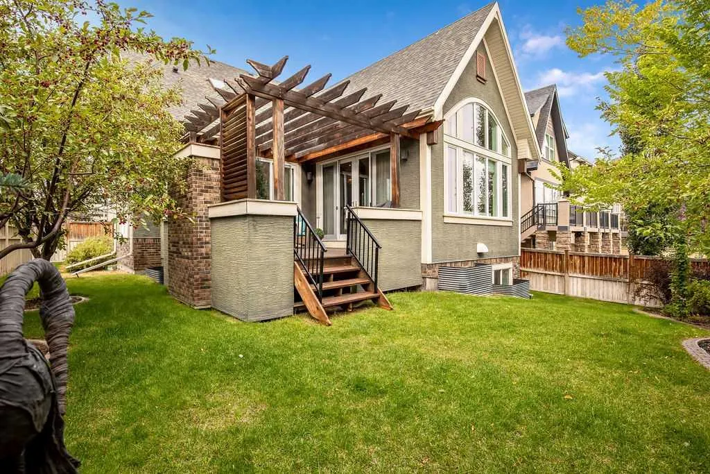 157 Mahogany Place SE