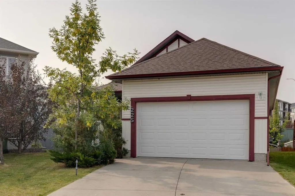 225 Bayside Place SW