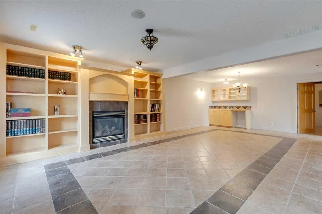 225 Bayside Place SW