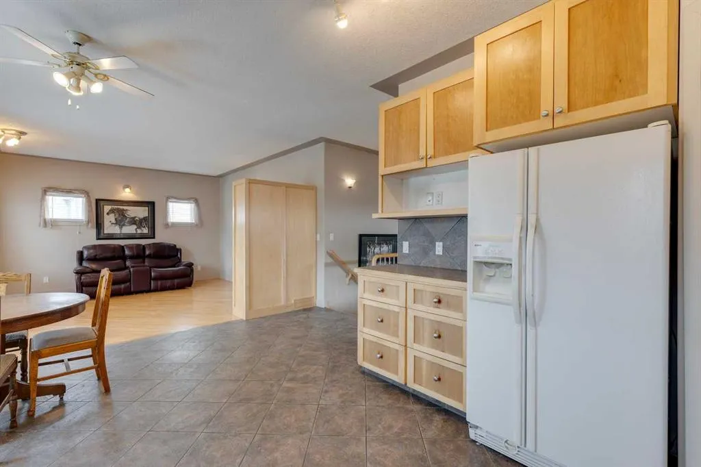 225 Bayside Place SW