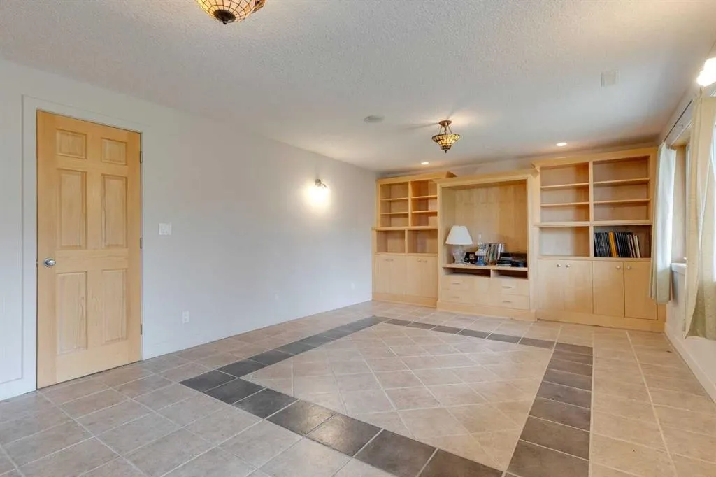 225 Bayside Place SW