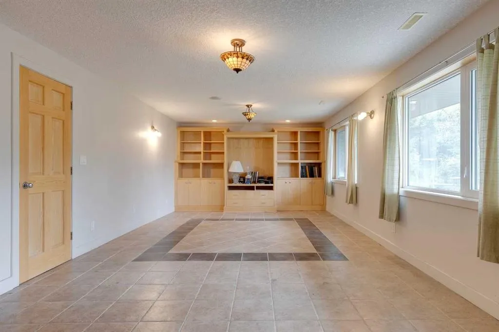 225 Bayside Place SW