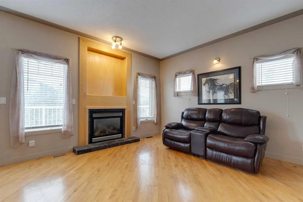 225 Bayside Place SW