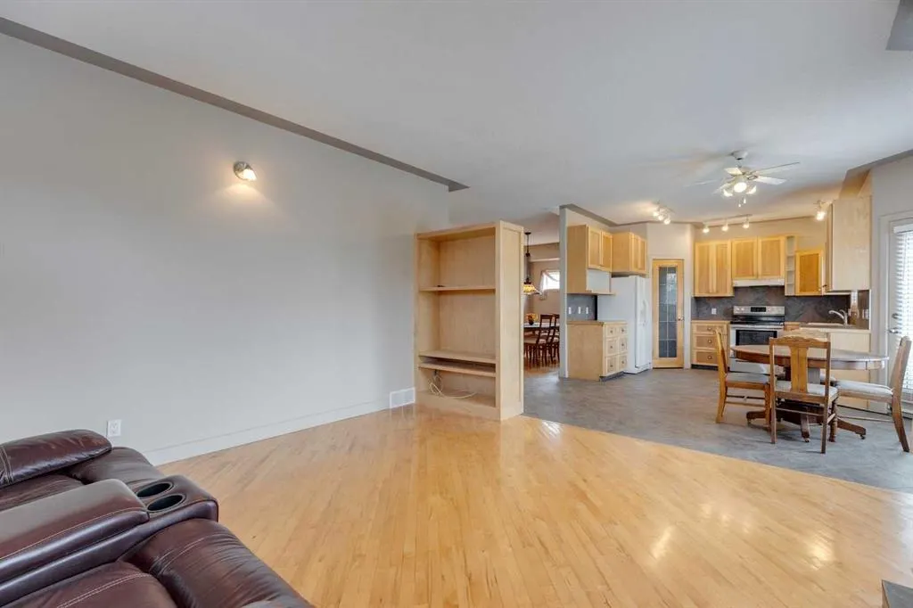225 Bayside Place SW