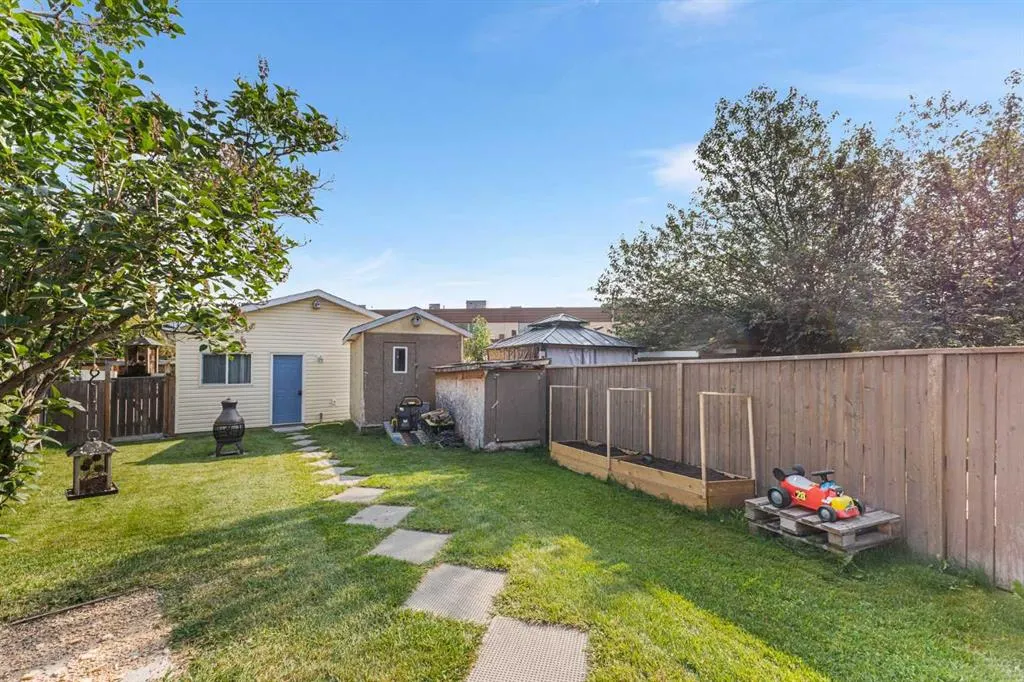 67 Woodhill Court SW