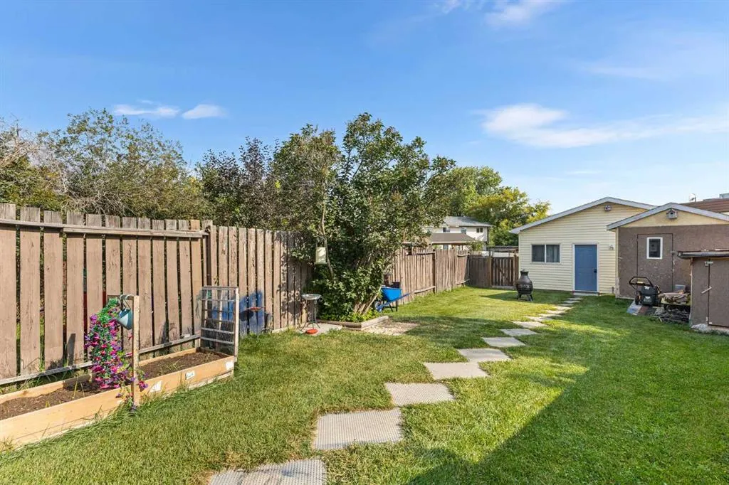 67 Woodhill Court SW