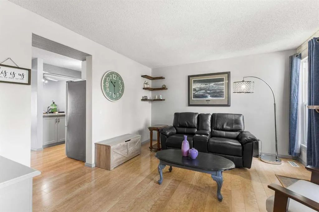 67 Woodhill Court SW