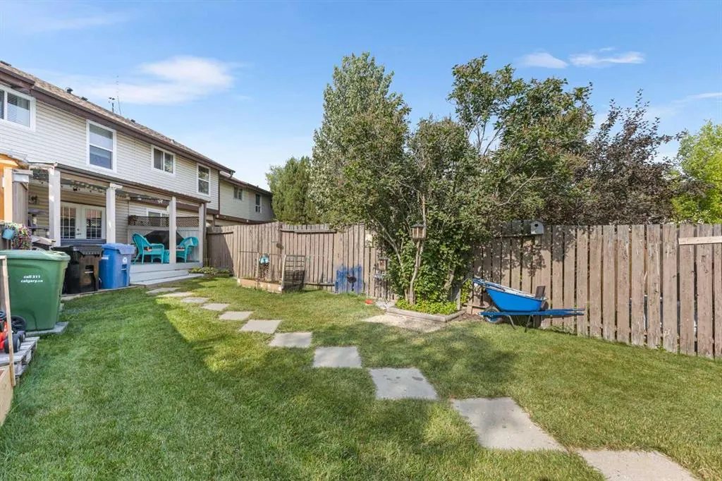 67 Woodhill Court SW