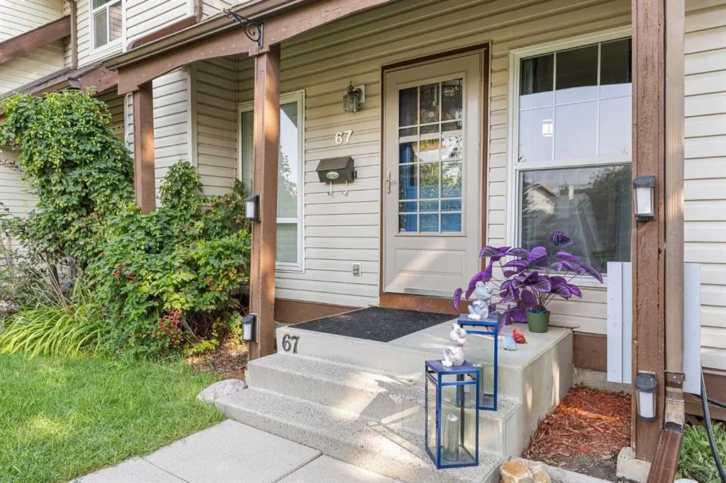 67 Woodhill Court SW