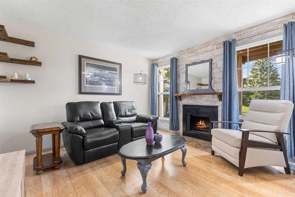 67 Woodhill Court SW