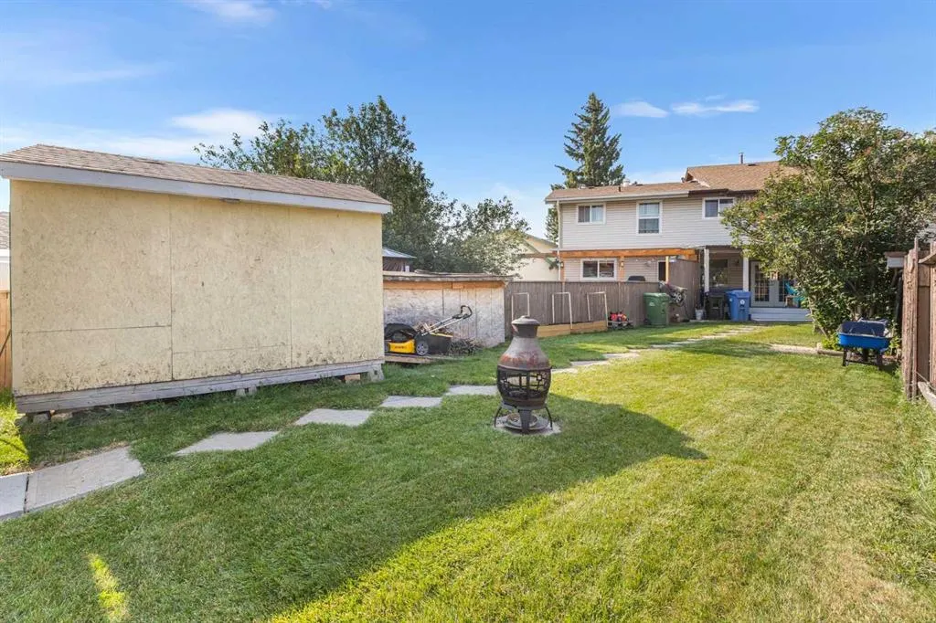 67 Woodhill Court SW