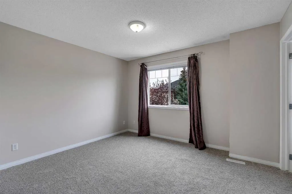 135 Copperfield Lane SE