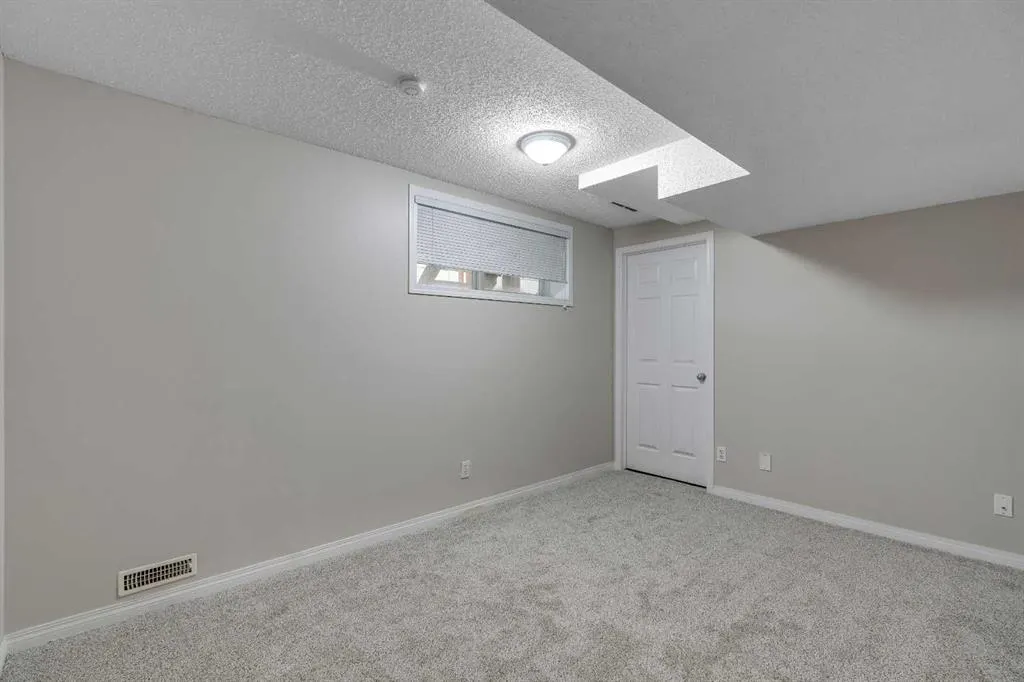 135 Copperfield Lane SE